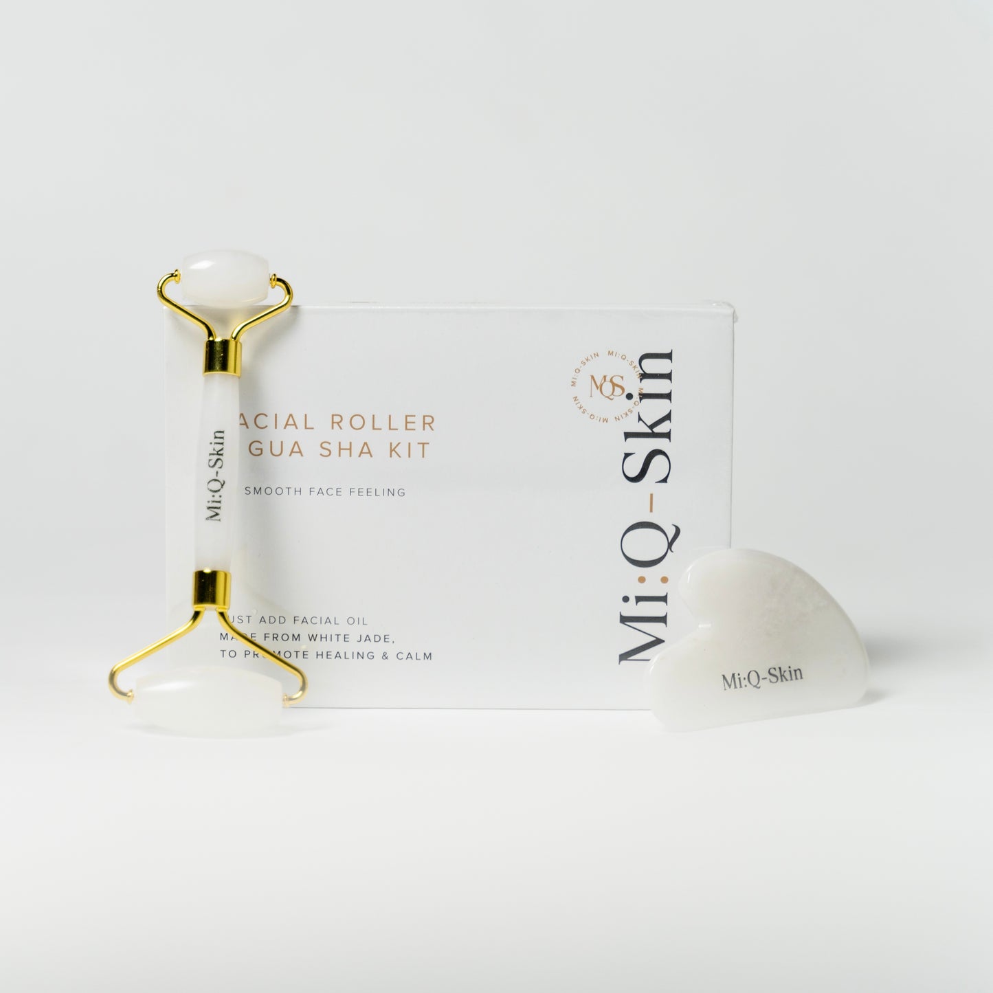 Facial Roller and Gua set to help enhance and sculpt facial muscle with regular use. The face roller and gua sha is made of beautiful white jade stone and presented in a stunning white box.